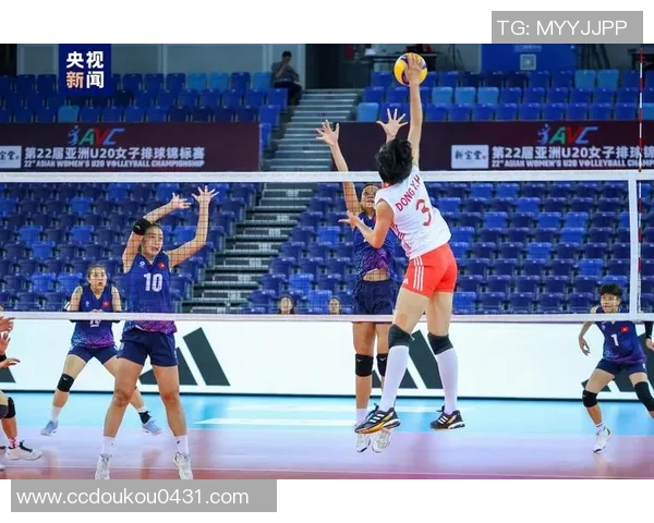中国U20女足与越南U20女足赛后互致敬意展现体育精神与尊重对手的风范